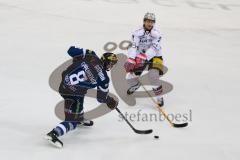 DEL - Eishockey - ERC Ingolstadt - Eisbären Berlin - Saison 2016/2017 - Thomas Oppenheimer (#8 ERCI) - Frank Hördler (#7 Berlin) - Foto: Meyer Jürgen