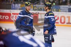 DEL - Eishockey - ERC Ingolstadt - Krefeld Pinguine - Saison 2016/2017 - Patrick McNeill (#2 ERCI) und Benedikt Kohl (#34 ERCI) unterhalten sich auf dem Eis - Foto: Meyer Jürgen