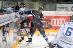 DEL - Eishockey - ERC Ingolstadt - Iserlohn Roosters - Saison 2016/2017 - Darryl Boyce (#10 ERCI)  mit einem Check - Foto: Meyer Jürgen