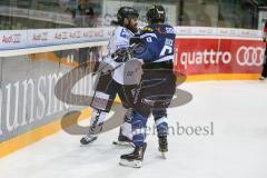 DEL - Eishockey - ERC Ingolstadt - Iserlohn Roosters - Saison 2016/2017 - Brandon Buck (#9 ERCI) checkt - Foto: Meyer Jürgen