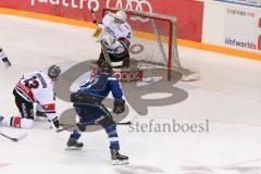DEL - Eishockey - ERC Ingolstadt - Kölner Haie - Saison 2016/2017 - Brian Salcido (#22 ERCI) mit Schuss auf das Tor - Gustaf Wesslau Torwart (#29 Köln) - Foto: Meyer Jürgen