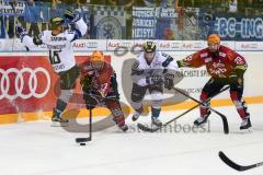 DEL - Eishockey - ERC Ingolstadt - Fischtown Pinguins - Saison 2016/2017 - Darryl Boyce (#10 ERCI)  - Steve Slaton (#22 Bremerhaven) - Kevin Lavallee (#20 Bremerhaven) - Foto: Meyer Jürgen