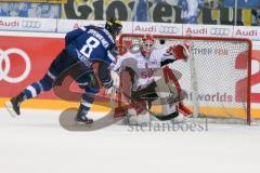 DEL - Eishockey - ERC Ingolstadt - Fischtown Pinguins - Saison 2016/2017 - Thomas Oppenheimer (#8 ERCI) beim Penalty schiessen -  Jerry Kuhn (Torwart #35 Bremerhaven)  - Foto: Meyer Jürgen