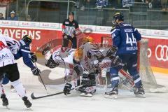 DEL - Eishockey - ERC Ingolstadt - Fischtown Pinguins - Saison 2016/2017 - Jean-Francois Jacques (#44 ERCI) - Jerry Kuhn (Torwart #35 Bremerhaven) - Foto: Meyer Jürgen