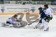 DEL - Eishockey - ERC Ingolstadt - Straubing Tigers - Saison 2016/2017 - Jean-Francois Jacques (#44 ERCI) - Pätzold Dimitri Torwart (#32 Straubing) wehrt ab - Foto: Meyer Jürgen