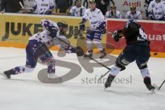 DEL - Eishockey - ERC Ingolstadt - Adler Mannheim - Saison 2016/2017 - Dustin Friesen (#14 ERCI) - mit einem Schuss auf das Tor - Foto: Meyer Jürgen