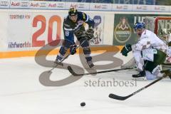 DEL - Eishockey - ERC Ingolstadt - Augsburger Panther - Saison 2016/2017 - Danny Irmen (#19 ERCI) - Ben Meisner Torwart (#30 Augsburg) - Foto: Meyer Jürgen