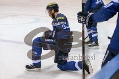 DEL - Eishockey - ERC Ingolstadt - Krefeld Pinguine - Saison 2016/2017 - Petr Pohl (#33 ERCI) kniet auf dem Eis - Foto: Meyer Jürgen