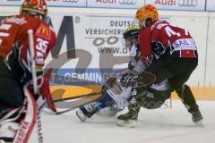DEL - Eishockey - ERC Ingolstadt - Fischtown Pinguins - Saison 2016/2017 - Darryl Boyce (#10 ERCI)  wird gefoult durch  Wade Bergmann (#47 Bremerhaven) Foto: Meyer Jürgen