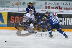 DEL - Eishockey - ERC Ingolstadt - Schwenninger Wild Wings - Saison 2016/2017 - Martin Buchwieser (#16 ERCI) - 77 Uli Maurer (Schwenninger Wild Wings) - Foto: Meyer Jürgen