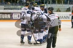 DEL - Eishockey - ERC Ingolstadt - Fischtown Pinguins - Saison 2016/2017 - Der 1:1 Ausgleichstreffer von Benedikt Kohl (#34 ERCI) - Jubel - Petr Pohl (#33 ERCI) - Jean-Francois Jacques (#44 ERCI) - Foto: Meyer Jürgen