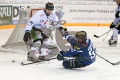 DEL - Eishockey - ERC Ingolstadt - Straubing Tigers - Saison 2016/2017 - Patrick Köppchen (#55 ERCI) wird gefoult - Röthke Rene (#91 Straubing) - Foto: Meyer Jürgen