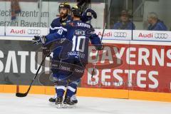 DEL - Eishockey - ERC Ingolstadt - Augsburger Panther - Saison 2016/2017 - Dustin Friesen (#14 ERCI) mit dem 1:1 Ausgleichstreffer - Jubel -Darryl Boyce (#10 ERCI)  -  Foto: Meyer Jürgen