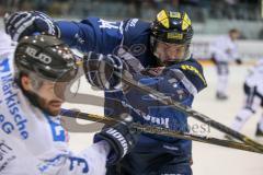 DEL - Eishockey - ERC Ingolstadt - Iserlohn Roosters - Saison 2016/2017 - Jean-Francois Jacques (#44 ERCI) - Larsson Johan (#3 Iserlohn) - Foto: Meyer Jürgen