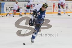 DEL - Eishockey - ERC Ingolstadt - Eisbären Berlin - Saison 2016/2017 - Brian Salcido (#22 ERCI)  beim warm machen - Foto: Meyer Jürgen
