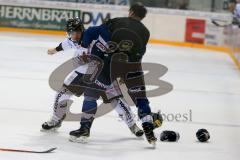 DEL - Eishockey - ERC Ingolstadt - Iserlohn Roosters - Saison 2016/2017 - Rauferei - Boxkampf zwischen Danny Irmen (#19 ERCI) - und Ross Bradley (#81 Iserlohn) - Foto: Meyer Jürgen