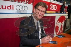DEL - Eishockey - ERC Ingolstadt - Saison 2016/2017 - Saisonabschlussfeier - Peppi Heiss beim Autogramme schreiben - Foto: Meyer Jürgen