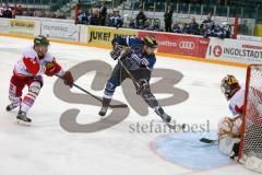 DEL - Eishockey - ERC Ingolstadt - HCB Südtirol Alperia - Saison 2016/2017 - Jean-Francois Jacques (#44 ERCI) - Smith Jacob Goalkeeper (Bozen) -  Foto: Meyer Jürgen