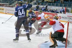 DEL - Eishockey - ERC Ingolstadt - HCB Südtirol Alperia - Saison 2016/2017 - Jean-Francois Jacques (#44 ERCI) - Smith Jacob Goalkeeper (Bozen) - Foto: Meyer Jürgen