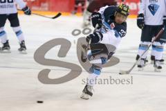 DEL - Eishockey - ERC Ingolstadt - Saison 2016/2017 - ERC Ingolstadt - Sparta Prag - Brian Salcido (#22 ERCI) beim warm machen - Foto: Meyer Jürgen