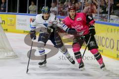 DEL - Eishockey - Kölner Haie - ERC Ingolstadt - Saison 2017/2018 - Mike Collins (#13 ERCI) - Shawn Lalonde(#9 Köln) - Foto: Markus Banai
