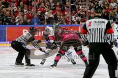 DEL - Eishockey - Kölner Haie - ERC Ingolstadt - Saison 2017/2018 - Kael Mouillierat (#22 ERCI) beim Bully - Foto: Markus Banai
