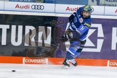 DEL - Eishockey - ERC Ingolstadt - EHC Red Bull München - Saison 2017/2018 - Stefan Lex (#14 FCI) mit einem Schlagschuss - Foto: Meyer Jürgen