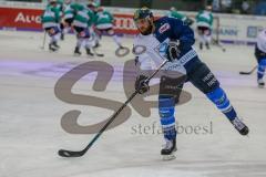 DEL - Eishockey - ERC Ingolstadt - Schwenninger Wild Wings - Saison 2017/2018 - Brett Olson (#16 ERCI) beim warm machen - schuss - Foto: Meyer Jürgen