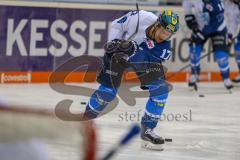 DEL - Eishockey - ERC Ingolstadt - Krefeld Pinguine - Saison 2017/2018 - Petr Taticek (#17 ERCI) beim warm machen - Foto: Meyer Jürgen
