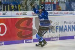 DEL - Eishockey - ERC Ingolstadt - Schwenninger Wild Wings - Saison 2017/2018 - 1:0 Führung durch Kael Mouillierat (#22 ERCI) - jubel - Darin Olver (#40 ERCI) - Dustin Strahlmeier Torwart (#34 Schwenningen) - Tobias Wörle (#16 Schwenningen) - Foto: Meyer 
