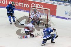 DEL - Eishockey - ERC Ingolstadt - Adler Mannheim - Saison 2017/2018 - Chet Pickard Torwart (#34 Mannheim) - Jacob Berglund (#12 ERCI) - Dennis Swinnen (#77 ERCI) - Foto: Meyer Jürgen
