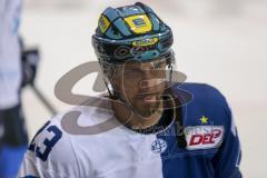 DEL - Eishockey - ERC Ingolstadt - Eisbären Berlin - Saison 2017/2018 - Matt Pelech (#23 ERCI) beim warm machen - Foto: Meyer Jürgen