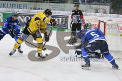 DEL - Eishockey - ERC Ingolstadt - Krefeld Pinguine - Saison 2017/2018 - Jordan Caron (#57 Krefeld) - Max Christiansen (#5 FCI) - Jochen Reimer (#32Torwart ERCI) - Foto: Meyer Jürgen