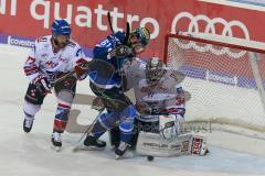 DEL - Eishockey - ERC Ingolstadt - Adler Mannheim - Saison 2017/2018 - David Elsner (#61 ERCI) - Chet Pickard Torwart (#34 Mannheim) - Foto: Meyer Jürgen