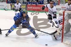 DEL - Eishockey - ERC Ingolstadt - Kölner Haie - Tor Chance verpasst Petr Taticek (ERC 17) gegen Goalie Gustaf Wesslau