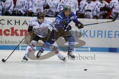 DEL - Eishockey - ERC Ingolstadt - Saison 2017/2018 - ERC Ingolstadt - Straubing Tigers - Kyle MacKinnon (Nr., Straubing Tigers) - Mike Collins (#13 ERCI) - Foto: Meyer Jürgen