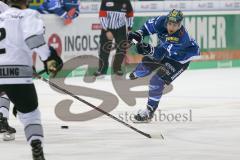 DEL - Eishockey - ERC Ingolstadt - Nürnberg Ice Tigers - Saison 2017/2018 - Brandon Buck (#9 ERCI) mit einem Schlagschuss - Foto: Meyer Jürgen