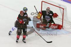DEL - Eishockey - ERC Ingolstadt - Kölner Haie - Saison 2017/2018 - Darin Olver (#40 ERCI) - Daniar Dshunussow(Torwart #30 Köln) - Foto: Meyer Jürgen