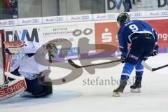 DEL - Eishockey - ERC Ingolstadt - Iserlohn Roosters - Brandon Buck (ERC 9) scheiter an Torwart Mathias Lange (Iserlohn 24)