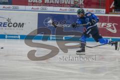 DEL - Eishockey - ERC Ingolstadt - Schwenninger Wild Wings - Saison 2017/2018 - Tim Stapleton (#19 ERCI) mit einem Schlagschuss - Foto: Meyer Jürgen
