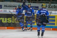 DEL - Eishockey - ERC Ingolstadt - Krefeld Pinguine - Saison 2017/2018 - Joachim Ramoser (#47 ERCI) trifft zum 2:0 Führungstreffer - jubel - Greg Mauldin (#20 ERCI) - Ville Koistinen (#10 ERCI) - Foto: Meyer Jürgen