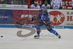 DEL - Eishockey - ERC Ingolstadt - Saison 2017/2018 - ERC Ingolstadt - Straubing Tigers - Fabio Wagner (#5 ERCI) beim Schlagschuss - Foto: Meyer Jürgen