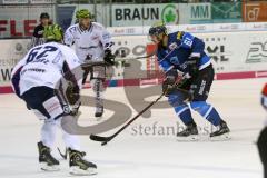 DEL - Eishockey - Saison 2017/2018 - ERC Ingolstadt - Iserlohn Roosters - Brett Olson (ERC 16) Angriff Dieter Orendorz (IR 62)