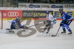 DEL - Eishockey - ERC Ingolstadt - Augsburger Panther - Saison 2017/2018 - Timo Pielmeier (#51Torwart ERCI) - Evan Trupp (#40 AEV) - Dustin Friesen (#14 ERCI) - Foto: Meyer Jürgen
