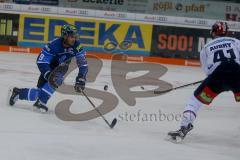 DEL - Eishockey - ERC Ingolstadt - Eisbären Berlin - Saison 2017/2018 - Thomas Greilinger (#39 ERCI) - Louis-Marc Aubry (#41 Berlin) - Foto: Meyer Jürgen