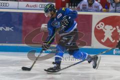 DEL - Eishockey - ERC Ingolstadt - Schwenninger Wild Wings - Saison 2017/2018 - Tim Stapleton (#19 ERCI) mit einem Schlagschuss - Foto: Meyer Jürgen