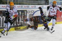 DEL - Eishockey - ERC Ingolstadt - Fischtown Pinguins - Saison 2017/2018 - David Elsner (#61 ERCI) wird gefoult - Foto: Meyer Jürgen
