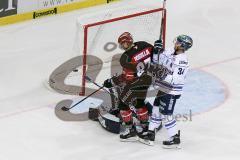 DEL - Eishockey - ERC Ingolstadt - Kölner Haie - Saison 2017/2018 - Jochen Reimer (#32Torwart ERCI) - #Philip Gogulla(#87 Köln) - Benedikt Kohl (#34 ERCI) - Foto: Meyer Jürgen