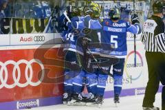 DEL - Eishockey - ERC Ingolstadt - Saison 2017/2018 - ERC Ingolstadt - Straubing Tigers - Das erste Tor von Thomas Greilinger (#39 ERCI) in der neuen Saison - Fabio Wagner (#5 ERCI) - Jubel - Foto: Meyer Jürgen