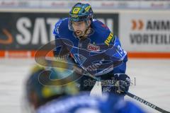 DEL - Eishockey - ERC Ingolstadt - Düsseldorfer EG - Saison 2017/2018 - Mike Collins (#13 ERCI) beim Bully - Foto: Meyer Jürgen